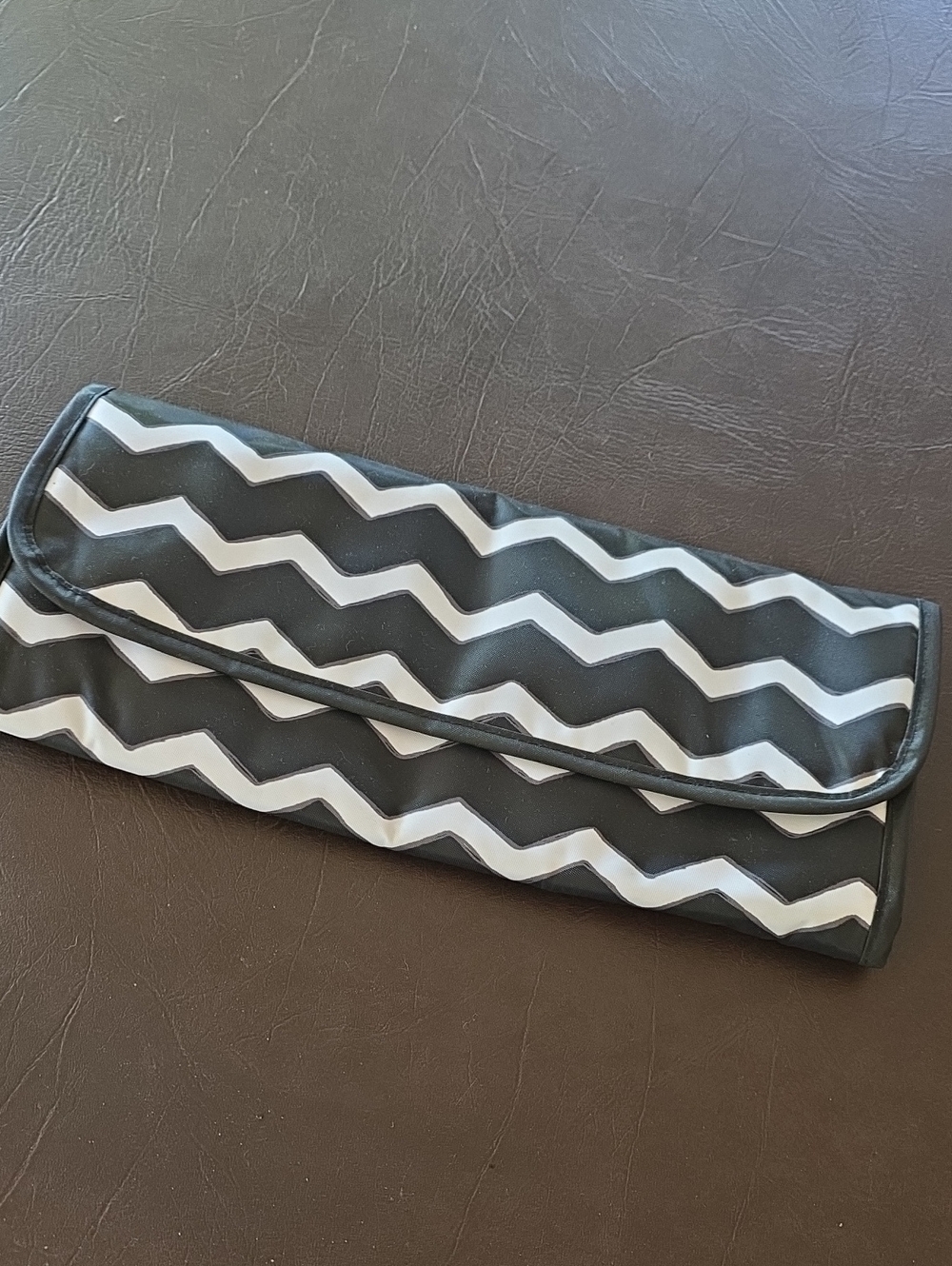 thirty-one Black and White Zigzag Fold-Over Clutch